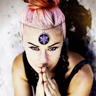 Sarah Hudson Co-Writes The Hits "Dark Horse" For Katy Perry And "Black Widow" For Iggy Azalea; Readies Her Own EP 2 Sarah Hudson