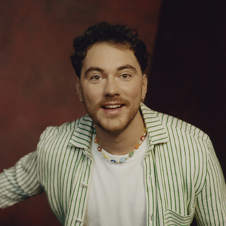 Irish Singer/Songwriter Cian Ducrot Talks About His Excellent Debut Album, <em>Victory</em>, His Hit “I’ll Be Waiting,” And Writing His Songs 1 Cian Ducrot