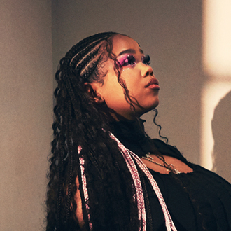 Zoe Wees, Pop/R&B Artist With A Powerful Voice, Talks About Her Excellent Debut Album, <em>Therapy</em>, Her Hit “Control,” And Writing Her Songs 1 Zoe Wees