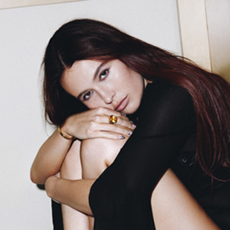 Platinum U.K. Pop Artist Mimi Webb Talks About Her Excellent New Album, <em>Confessions</em>, And Writing Her Songs 1 Mimi Webb